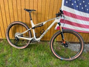 canyon-mtb-on-light-bicycle-am927-wheels