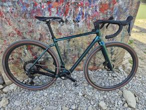 light-bicycle-journey-frameset-on-ar25-super-light-gravel-wheels