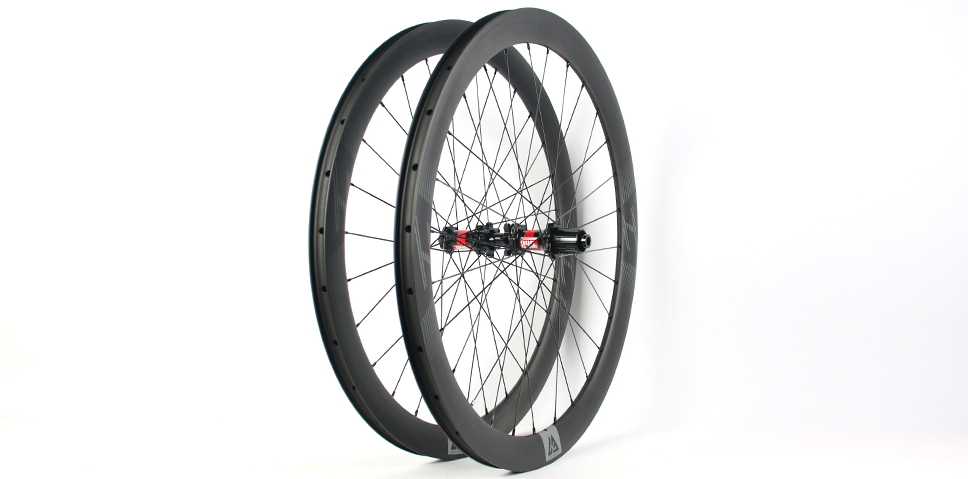 medium depth stable carbon road wheels and rims