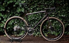 s-works-aethos-on-light-bicycle-ar465-x-flow-road-wheels